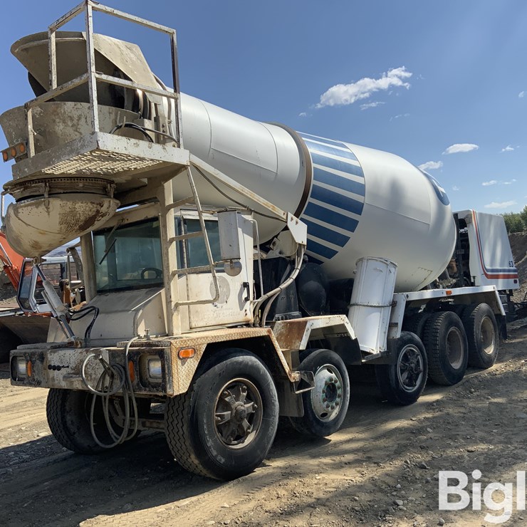 2001 Advance 23273 Tri/A Front Load Concrete Transit Mixer Truck W/Front Tandem Axles & Trailing Booster Axle