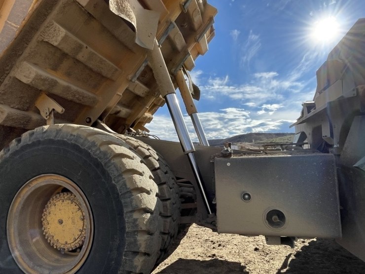 2012-komatsu-hd605-7-image-18