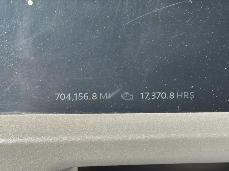 2023-peterbilt-579-image-11