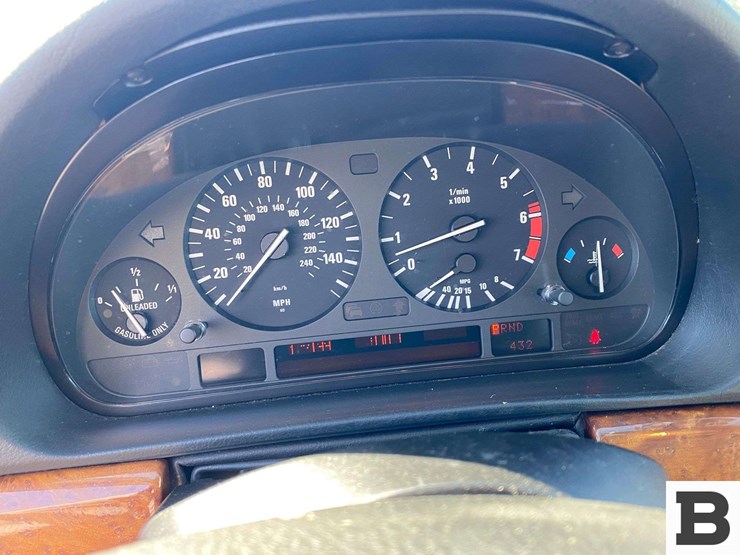 2001-bmw-740-sedan-image-28