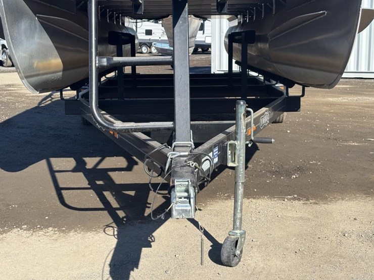 2011-unknown-trailer-image-39