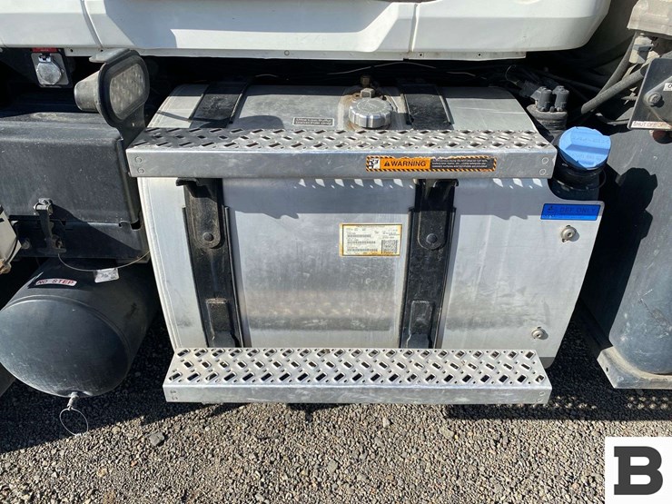 2017-mack-granite-gu713-image-25