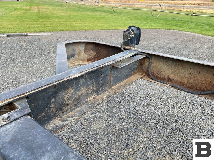 2002-peterbilt-330-image-23