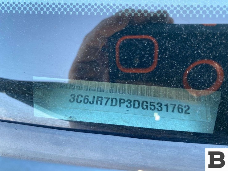 2013-ram-1500-pickup-image-32