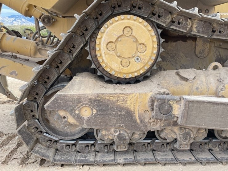 2017-caterpillar-d8t-image-27