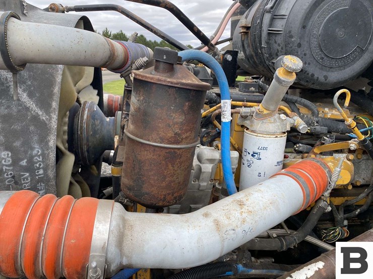 2003-peterbilt-330-image-23