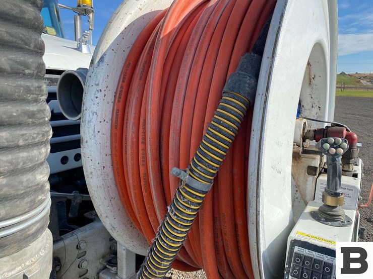 2017-mack-granite-gu713-image-15