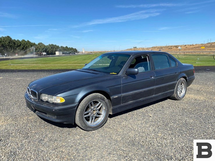 2001-bmw-740-sedan-image-1