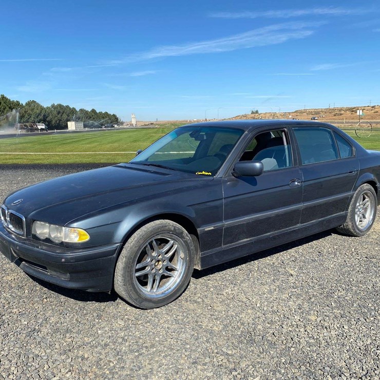 2001 BMW 740 Sedan
