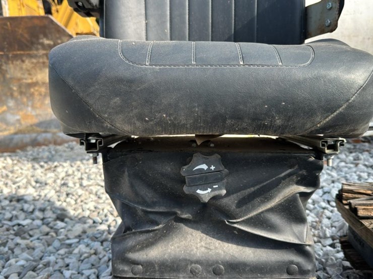 #4708-•-cab-operator-seat-image-7
