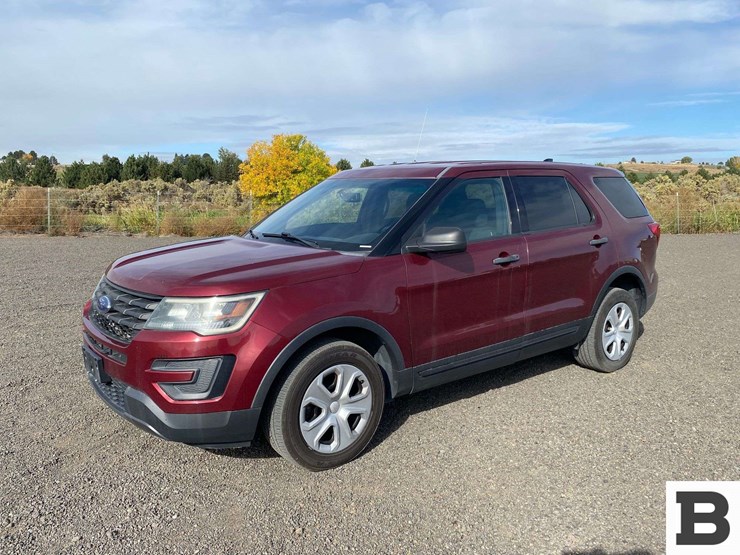 2016-ford-explorer-image-2