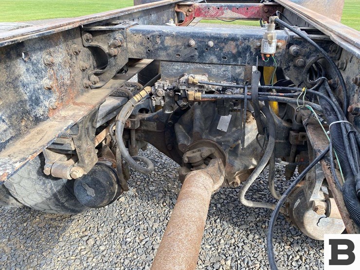 2003-peterbilt-330-image-15