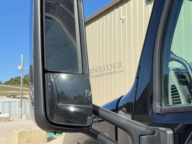 2017-peterbilt-579-image-107