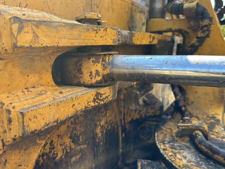 caterpillar-d4h-image-24