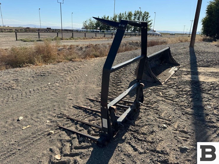 bale-spear-attachment-image-3