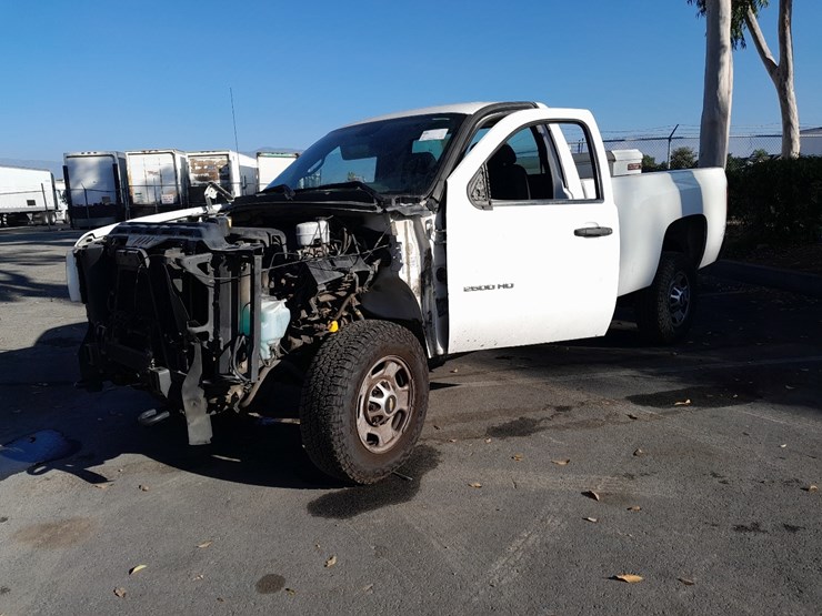 2012-chevrolet-silverado-2500hd-image-2