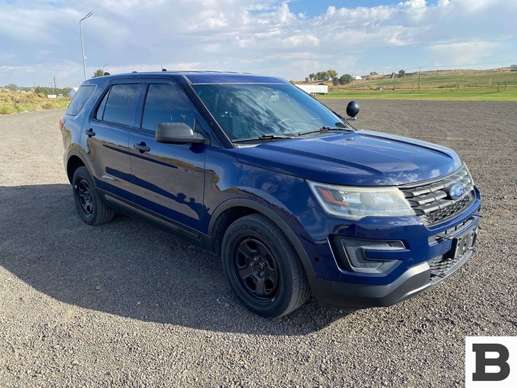 2016-ford-explorer-image-8