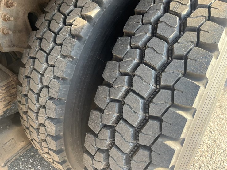 2011-international-7600-image-136