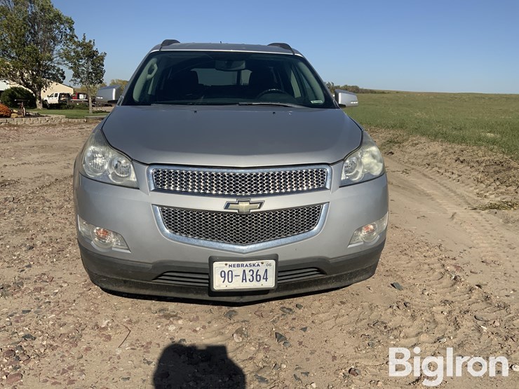 2012-chevrolet-traverse-image-2