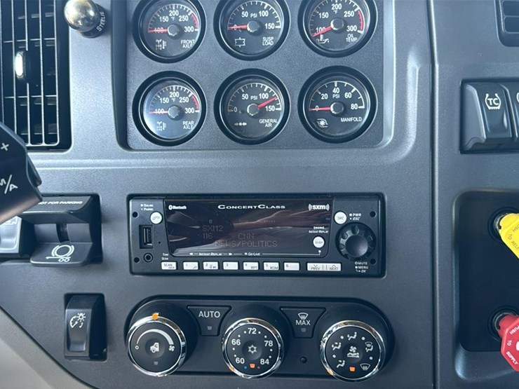 2023-peterbilt-579-image-48