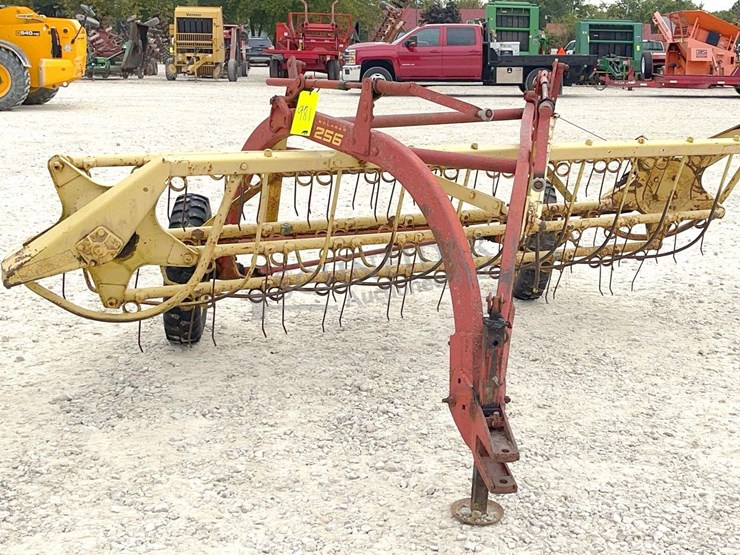 new-holland-256-image-8