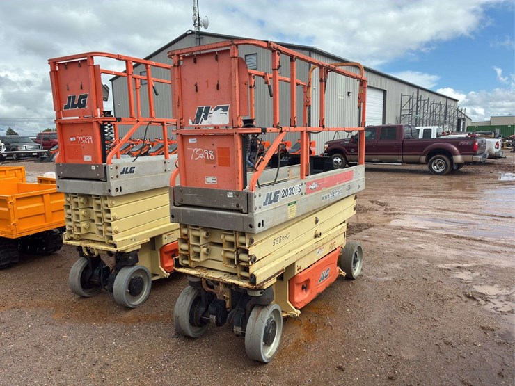 2005-jlg-2030es-image-1