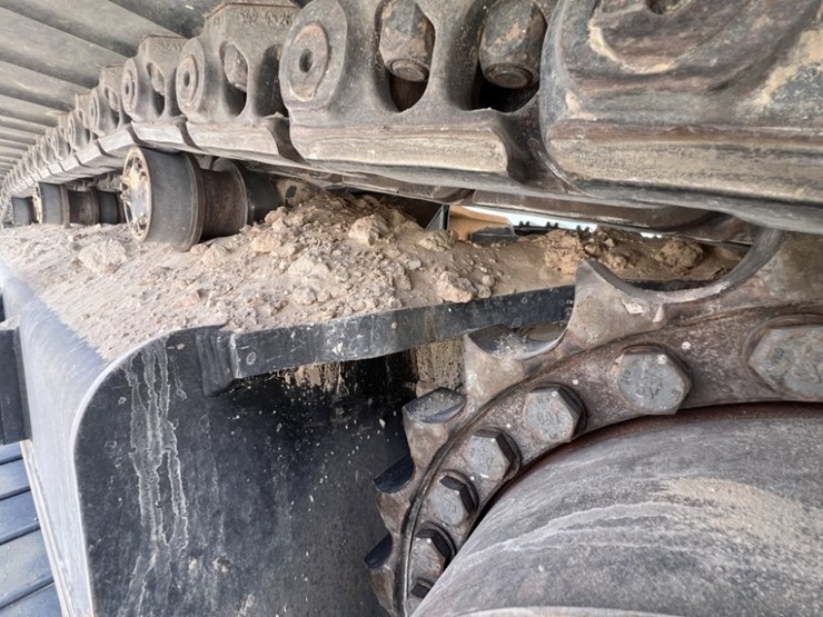 2021-caterpillar-395-image-22