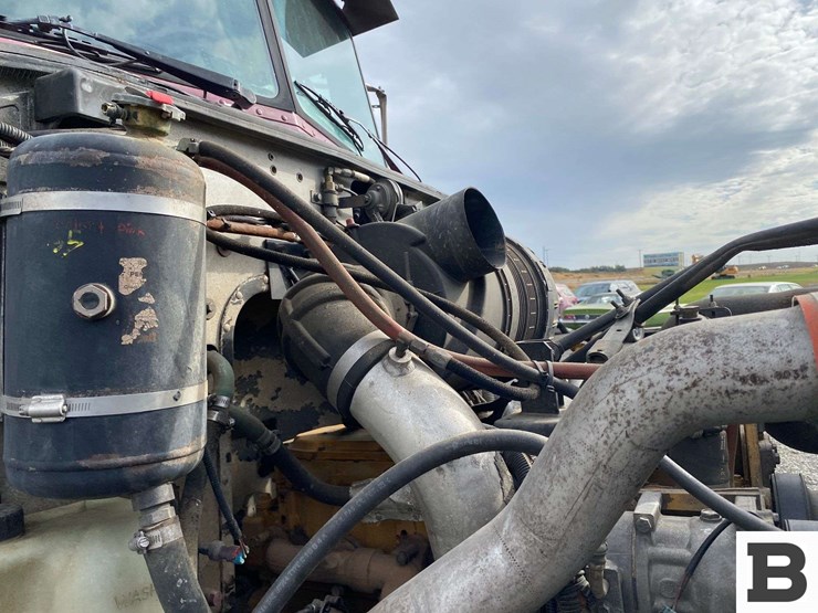 2003-peterbilt-330-image-37