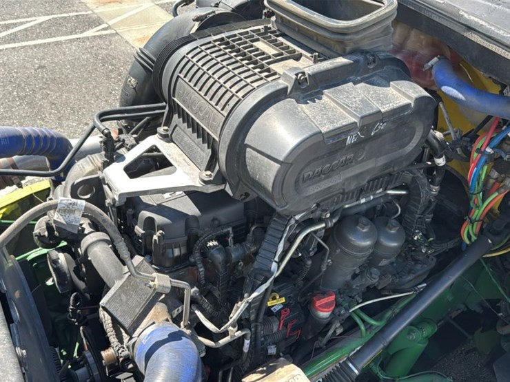 2023-peterbilt-579-image-32