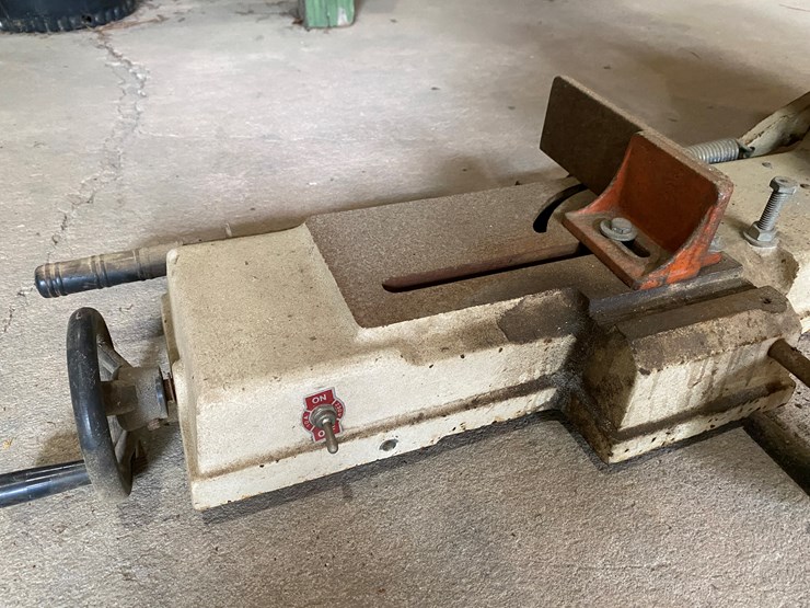 #64-•-#172-•-central-machinery,-heavy-duty-metal-cutting-bandsaw-with-1-hp-motor-image-6