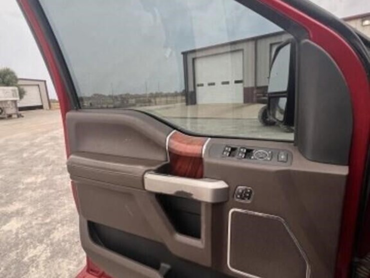 2021-ford-f250-king-ranch-image-12