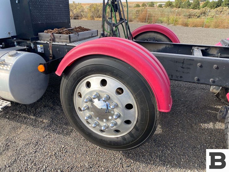 2013-kenworth-t800-image-21