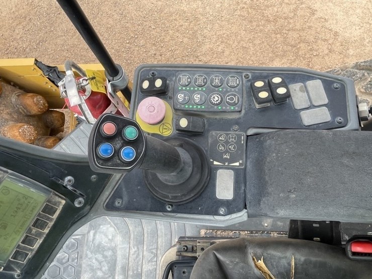 2018-caterpillar-cp56b-image-20