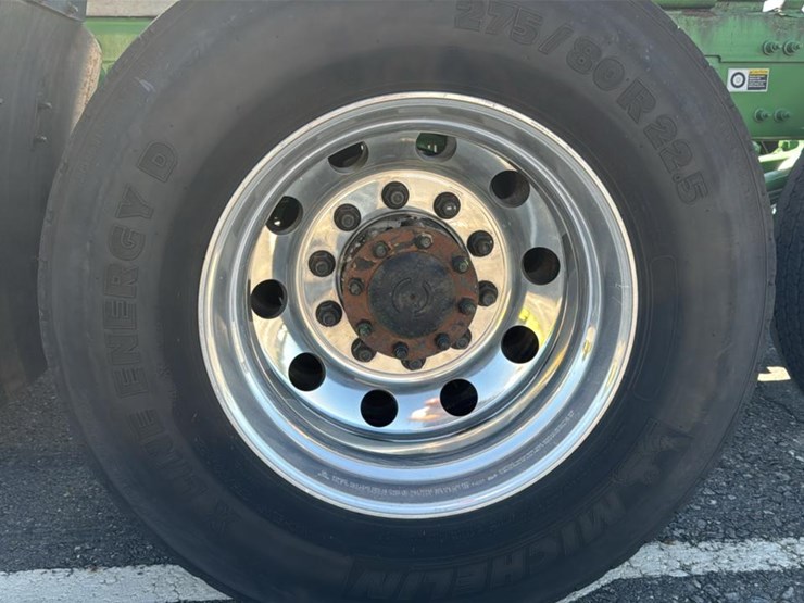 2023-peterbilt-579-image-21