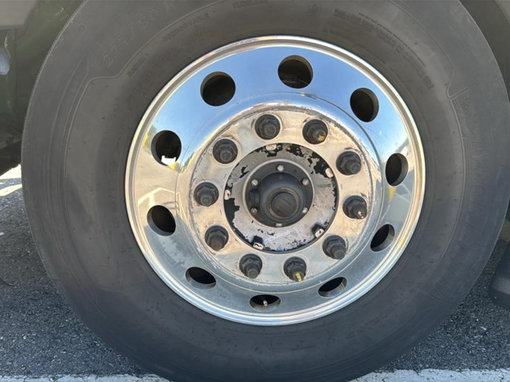 2023-peterbilt-579-image-19