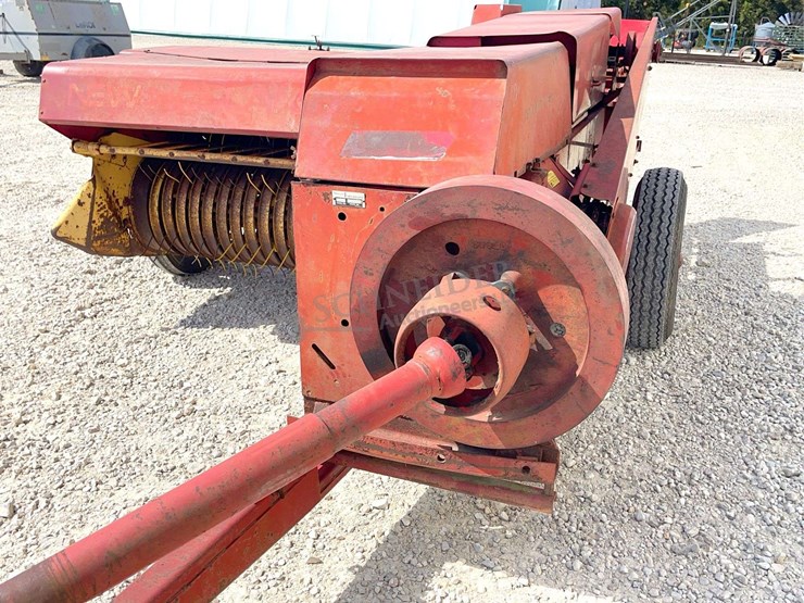 new-holland-275-image-11