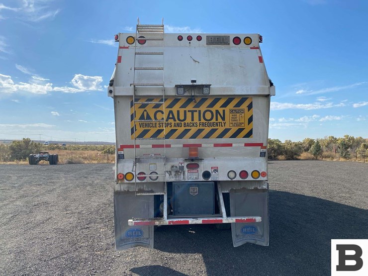 2006-peterbilt-320-image-5