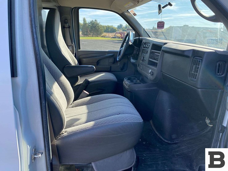 2012-chevrolet-express-2500-image-26