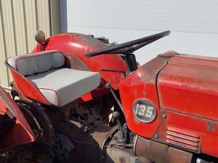 massey-ferguson-135-image-17