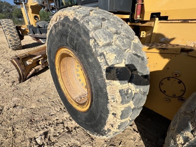 2011-deere-772gp-image-20