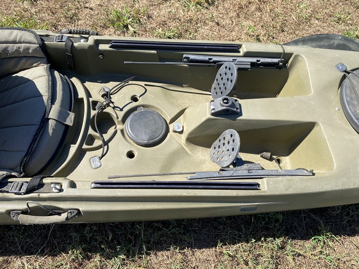 #70-•-#178-•-manta-ray-14-foot-kayak-with-paddle-and-dolly-image-12