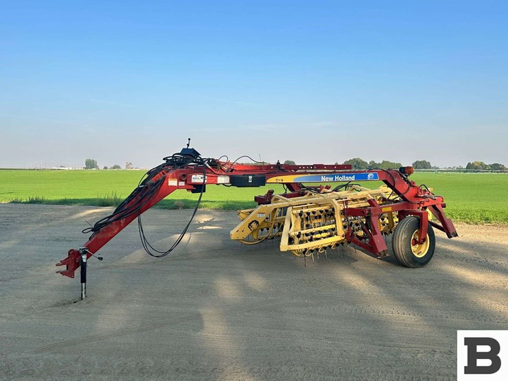 new-holland-216-image-2