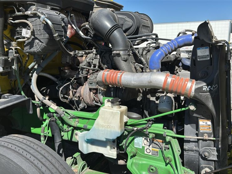 2023-peterbilt-579-image-34