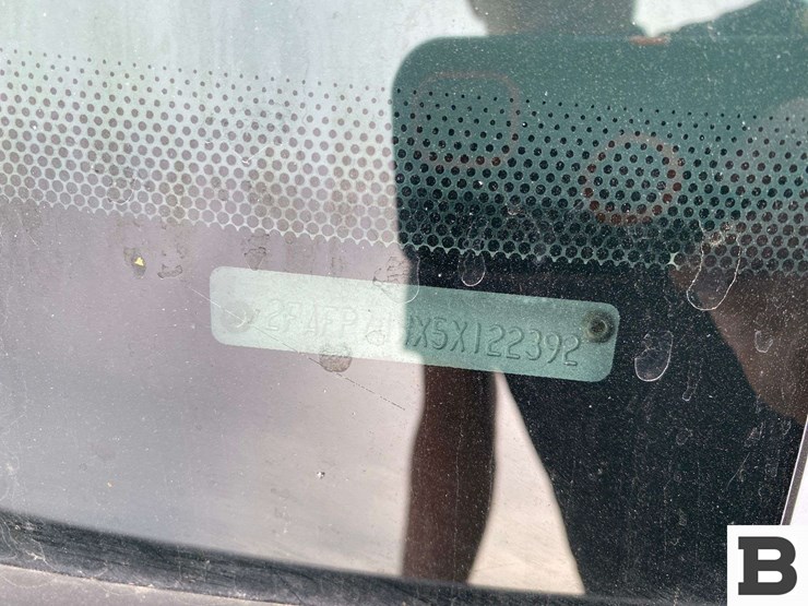 2005-ford-crown-victoria-sedan-image-11