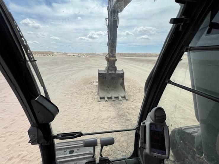 2018-deere-670g-lc-image-46