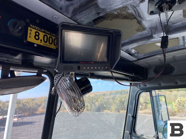 2006-peterbilt-320-image-56