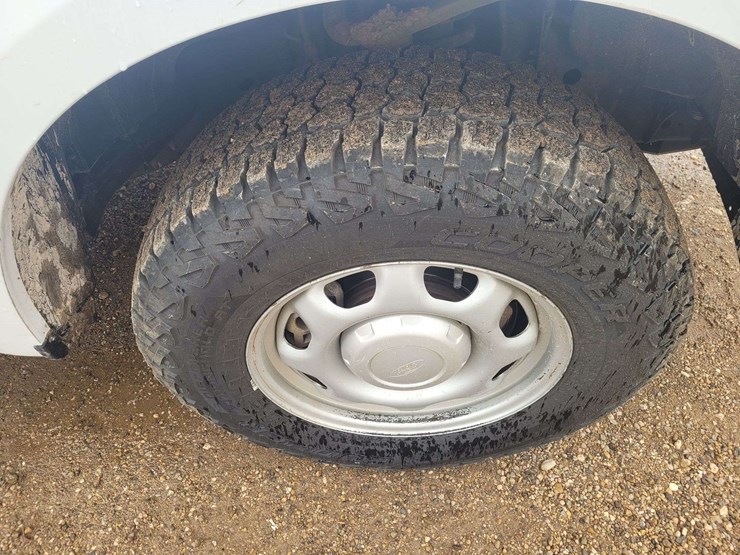 2020-ford-f150-xl-image-14