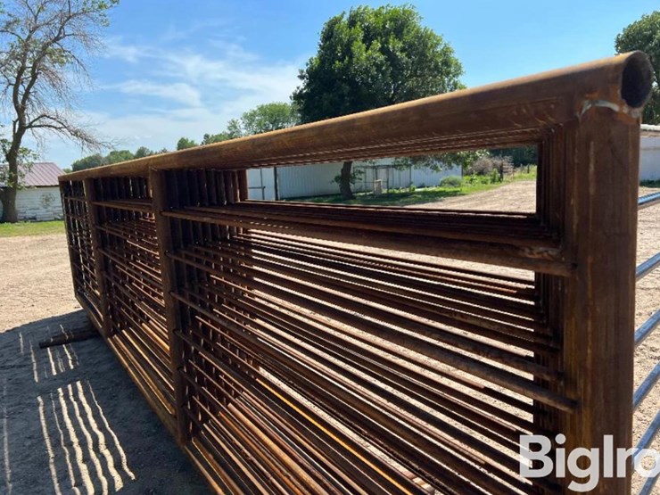 24'-freestanding-livestock-panels-w/gate-image-14