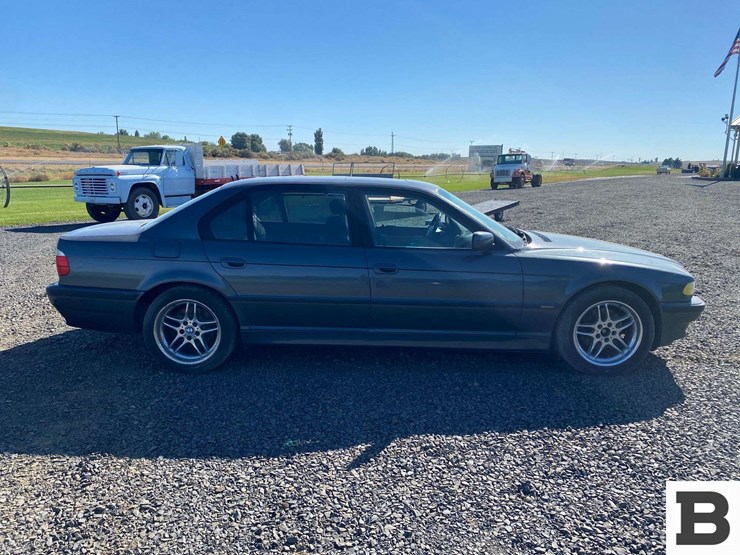 2001-bmw-740-sedan-image-6