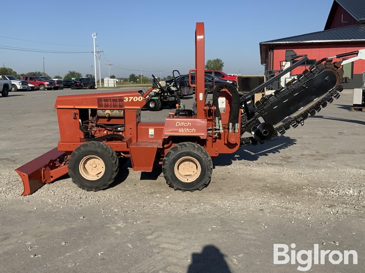 2000-ditch-witch-3700dd-image-8